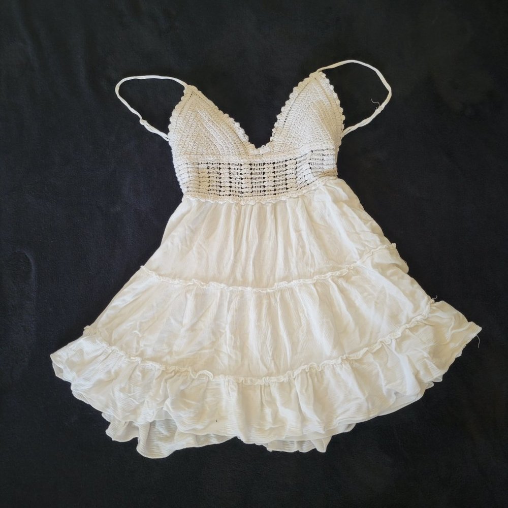 White sundress size medium ๐ - Picture 4 of 4